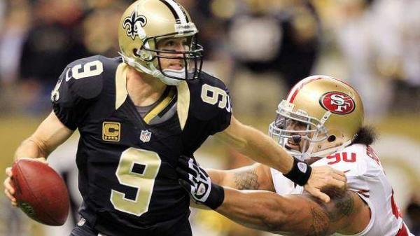 Drew Brees contro la difesa dei 49ers