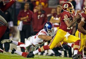 Robert Griffin III in azione nella vittoria dei suoi Redskins, 17-16 sui New York Giants