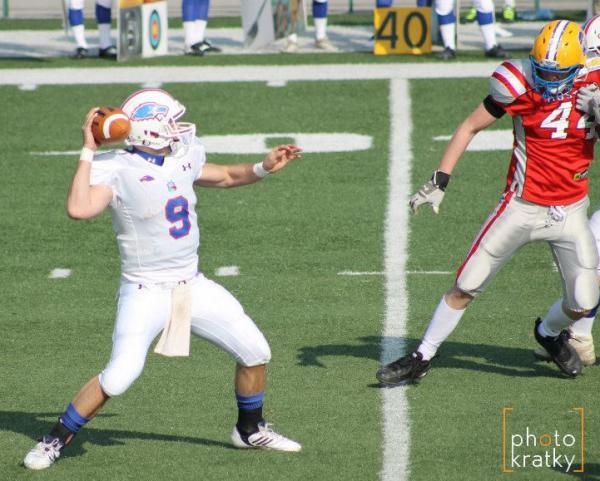 Quarterback Chris Treister