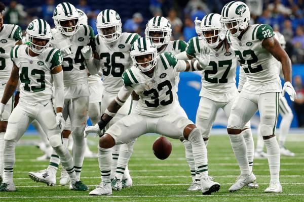 Jamal Adams festeggia l'intercetto