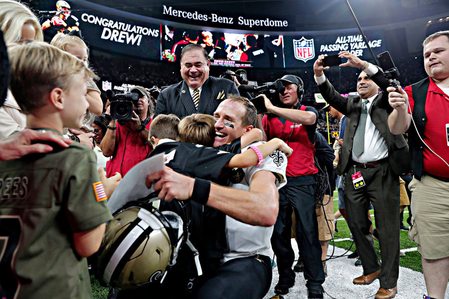 Drew Brees super il record di Manning con 71.940 yards in carriera