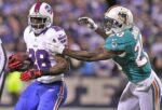C.J. Spiller scappa dalla presa di Jones