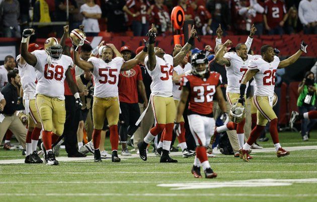 L'esultanza dei Niners per la vittoria su Atlanta