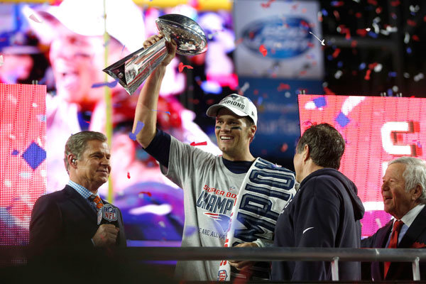 Tom Brady con il Vince Lombardi Trophy