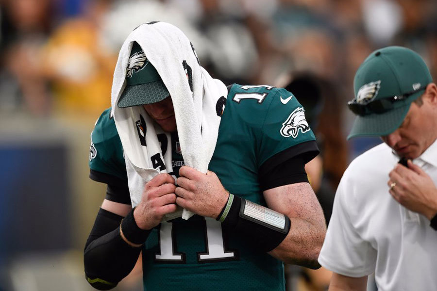 Carson Wentz infortunio Eagles Rams 2017