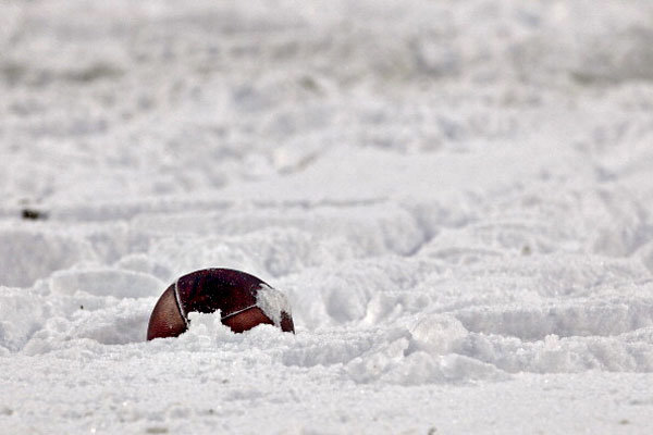 american football snow neve