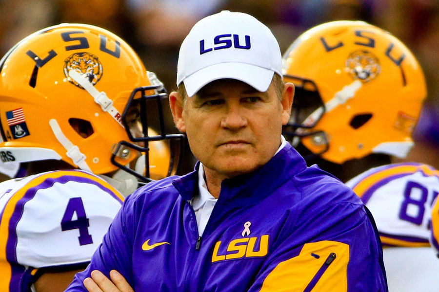 coach Les Miles a LSU