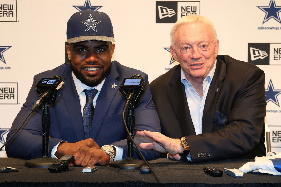 Zeke Elliott Jerry Jones