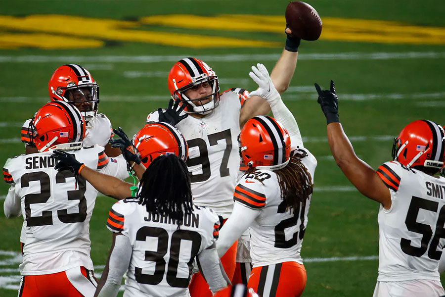 NFL Playoff 2020, la difesa dei Cleveland Browns domina gli Steelers