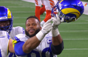 Aaron Donald Rams, festeggia la vittoria nel Super Bowl LVI