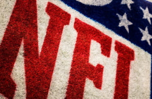 Logo NFL su campo