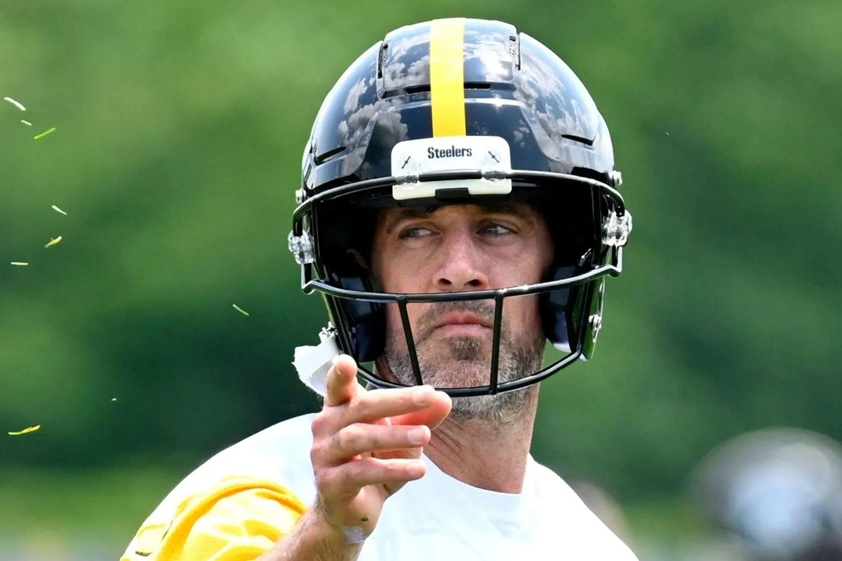 Aaron Rodgers spaceship helmet