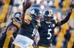 Giocatori dei Pittsburgh Steelers che festeggiano un turnover