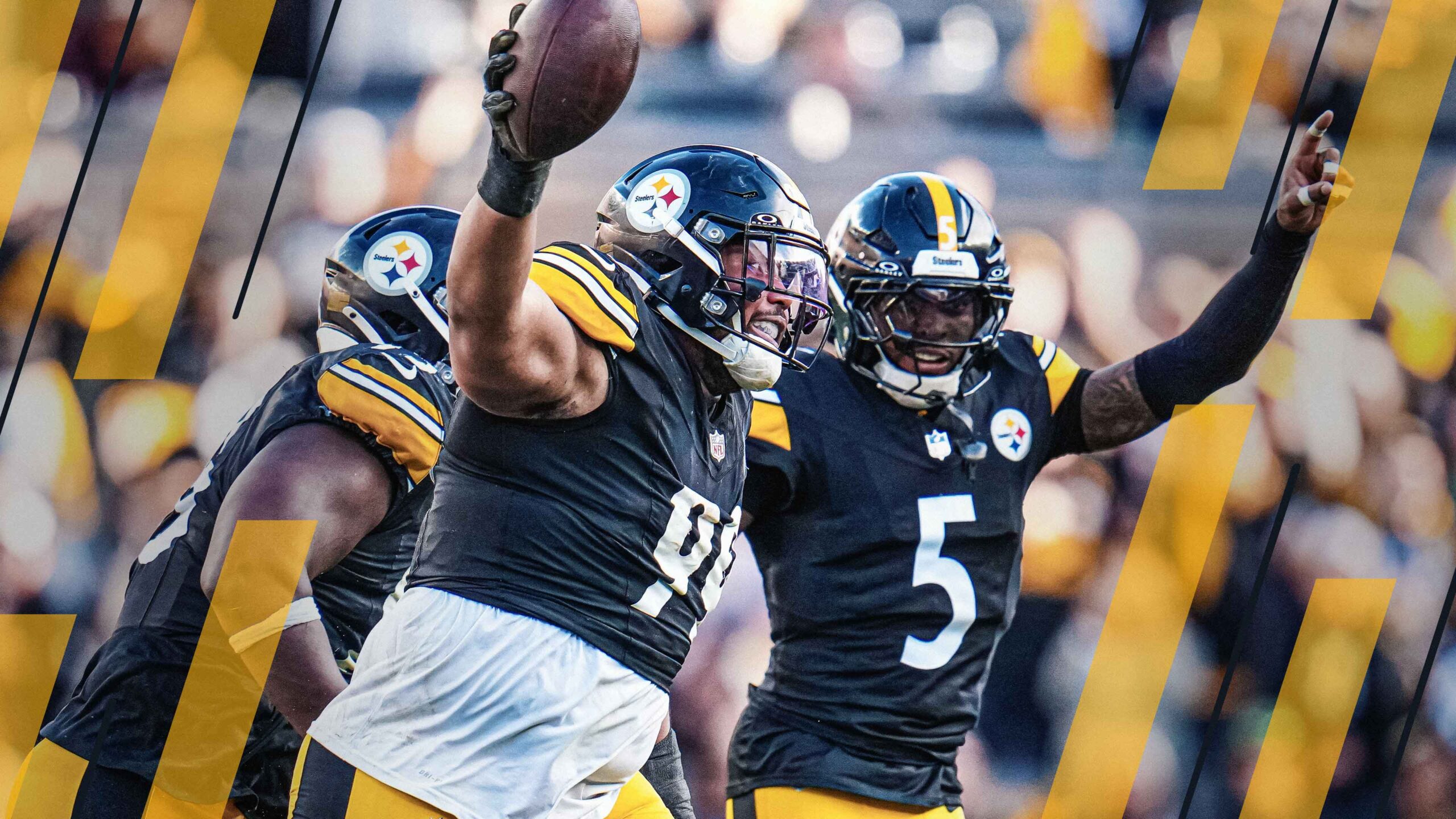 Giocatori dei Pittsburgh Steelers che festeggiano un turnover