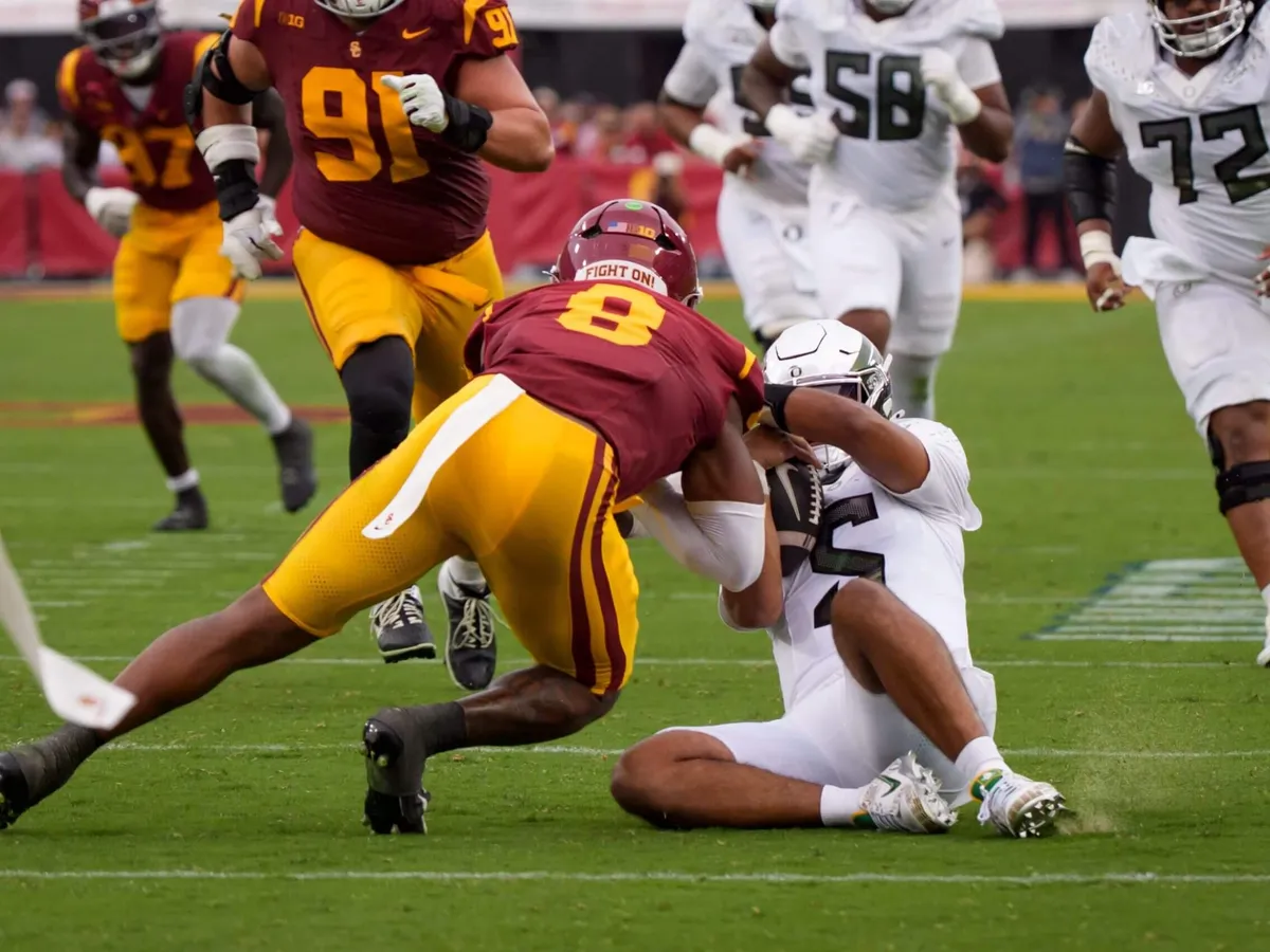 Dante Moore colpito durante Oregon vs USC NCAA 2025 week 4