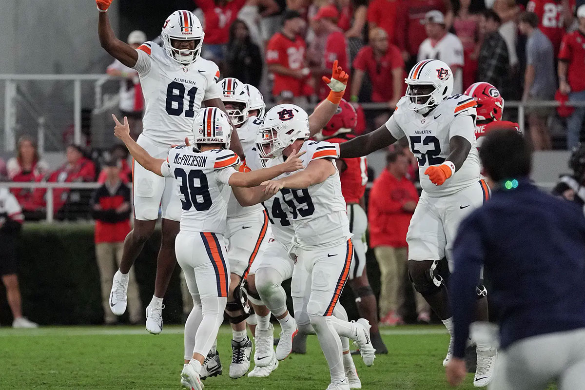 Alex McPherson degli Auburn-Tigers dopo il field goal vittoria sui Georgia Bulldogs