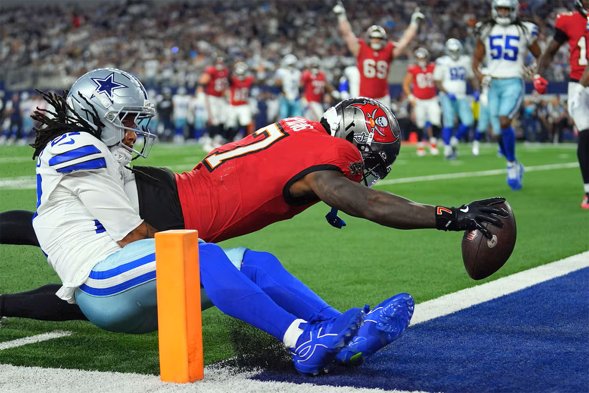 Bucky Irving Buccaneers vs Cowboys NFL 2026