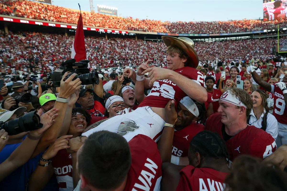 Gli Oklahoma Sooners festeggiano con il Golden Hat