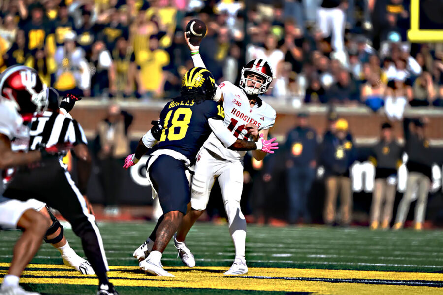 Indiana quarterback Josh Hoover contro i Michigan Wolverines NCAA 2026