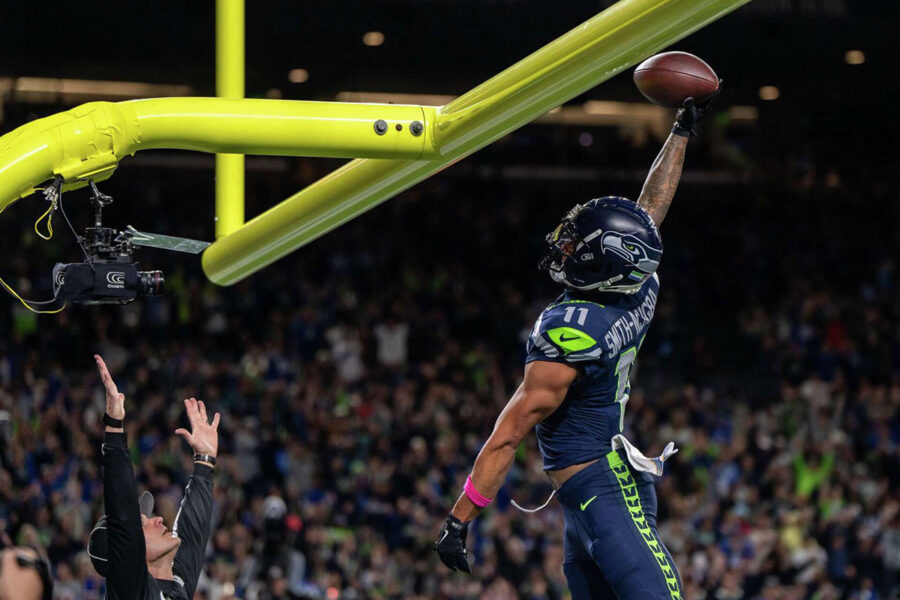 Jaxon Smith-Njigba dei Seahawks segna un touchdown